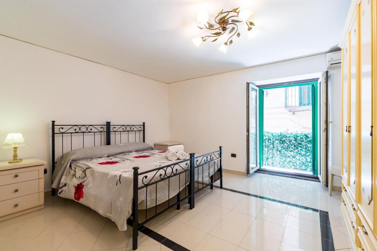 Qs1 - Indipendent Flat In Center Apartment Наполи Екстериор снимка