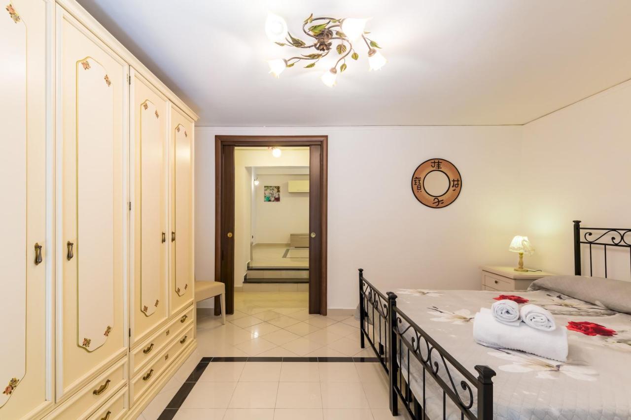 Qs1 - Indipendent Flat In Center Apartment Наполи Екстериор снимка